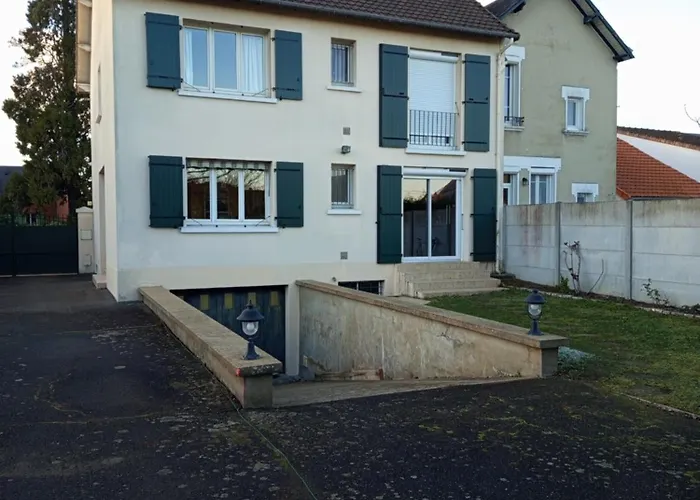 Maison Proche Circuit 24h Casa de Férias Arnage